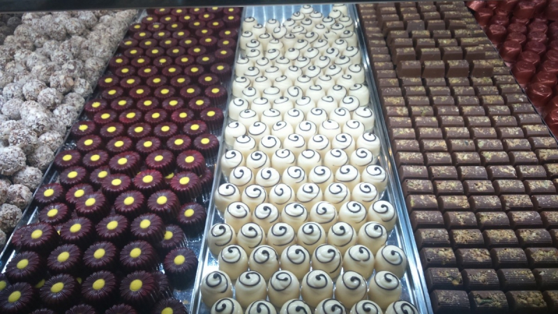 boutique-LA GAUDE-min_chocolates_milk_chocolate_white_chocolate_truffles_candy_food_treat_cacao-1213769